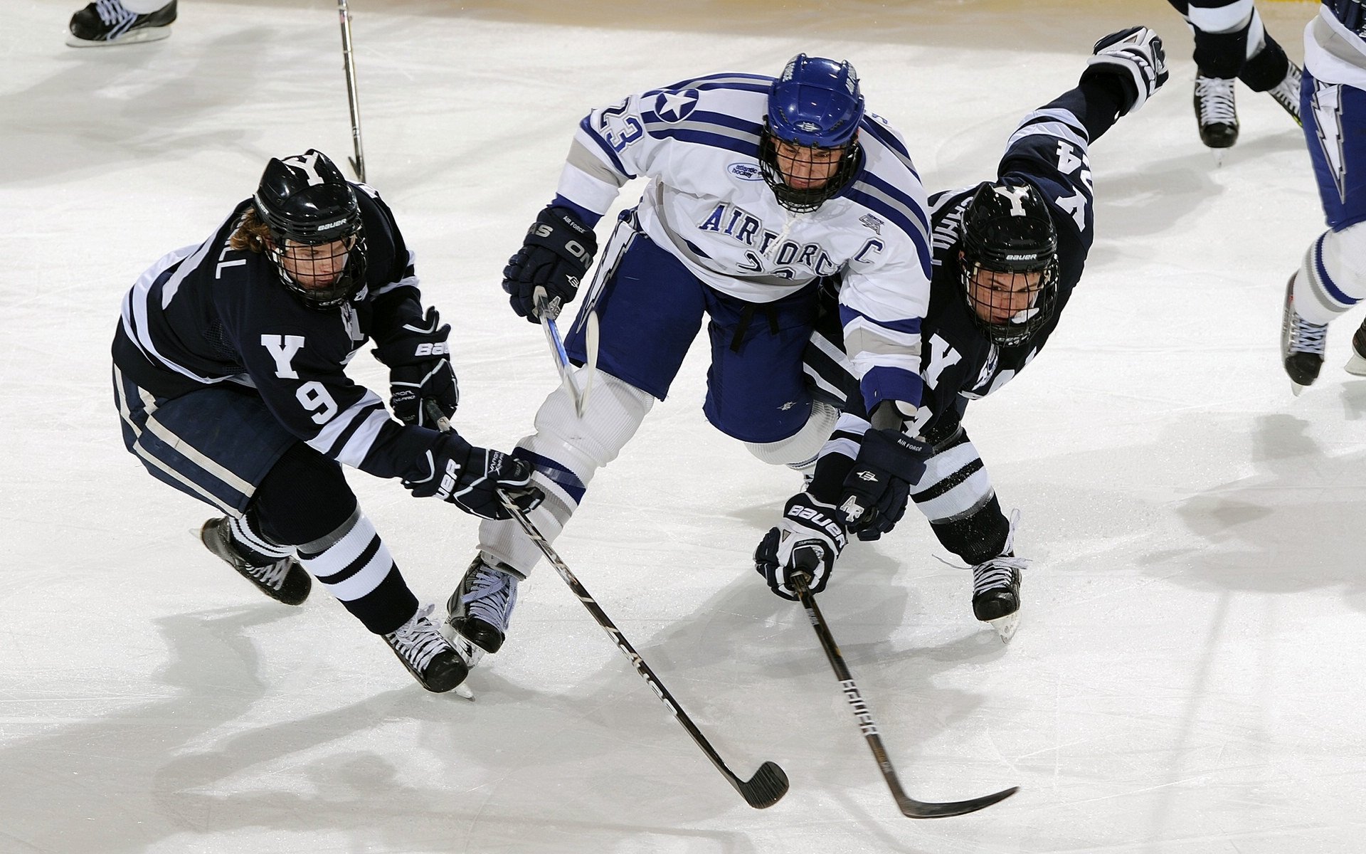 西甲赛场激战正酣，梅西梅开二度，西甲梅西今晚比赛