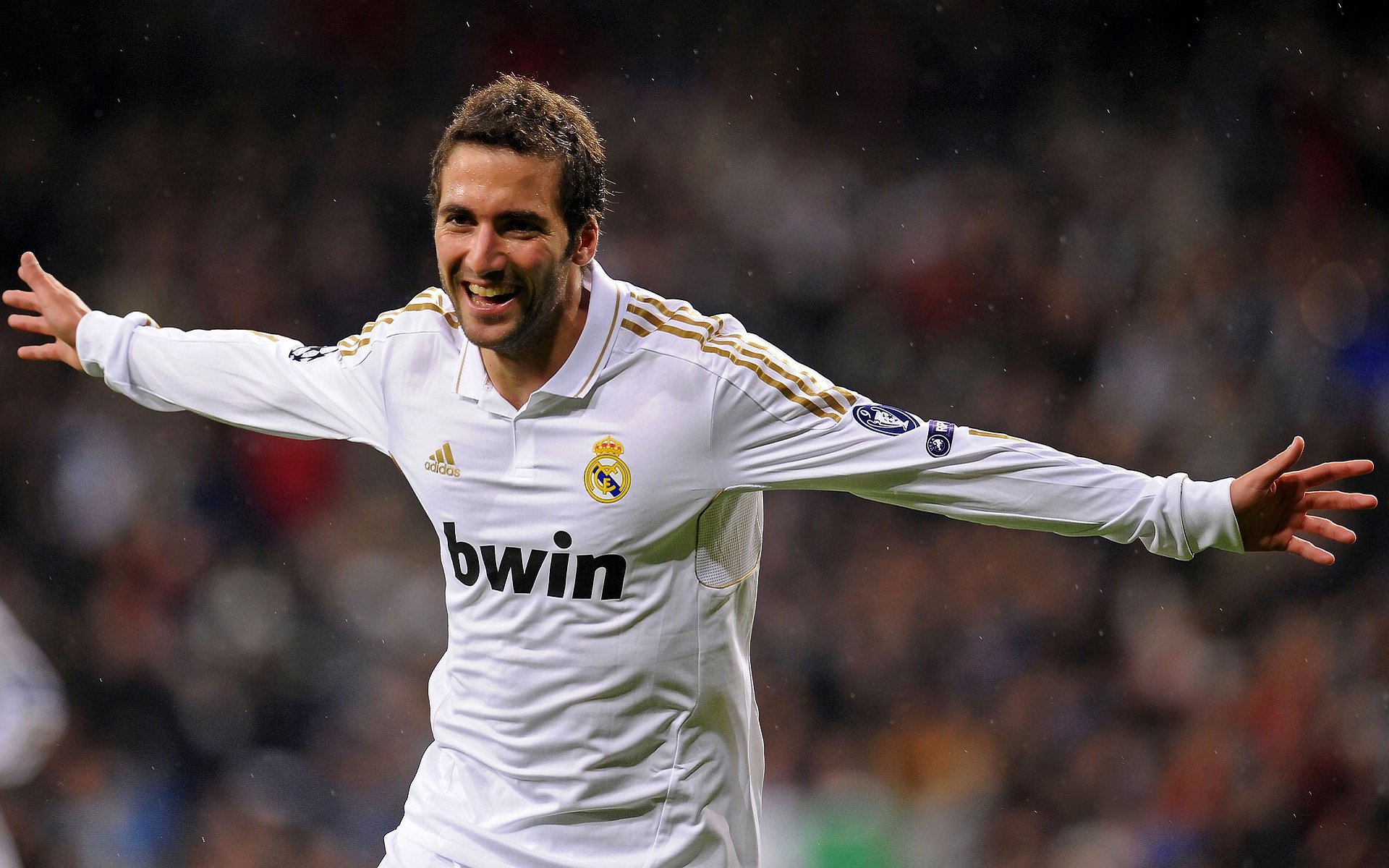 西甲赛场激战正酣，梅西梅开二度，西甲梅西今晚比赛