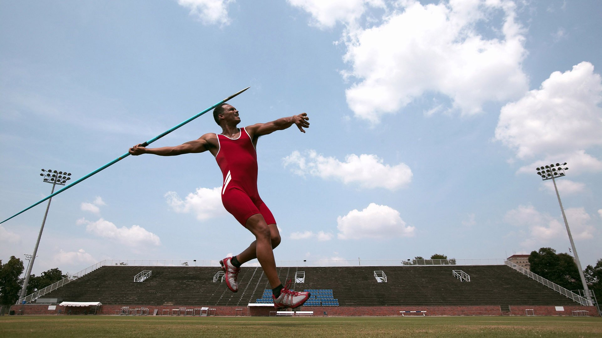 足球球员媒介素养培训课程全面铺开，足球培训宣传页